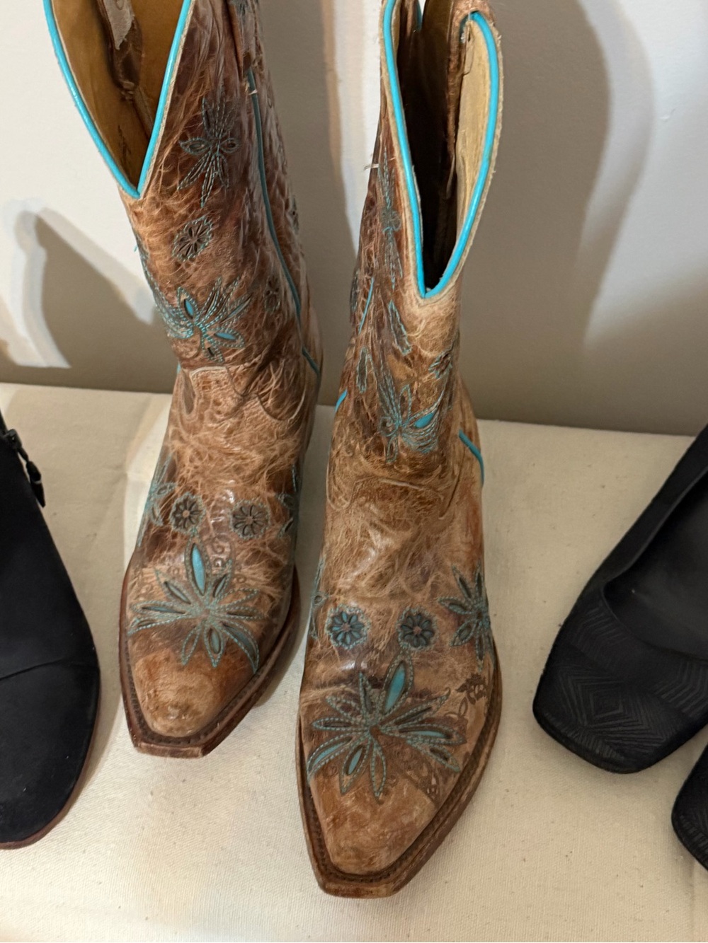 Shyanne Leather Western Boots with Turquoise Trim